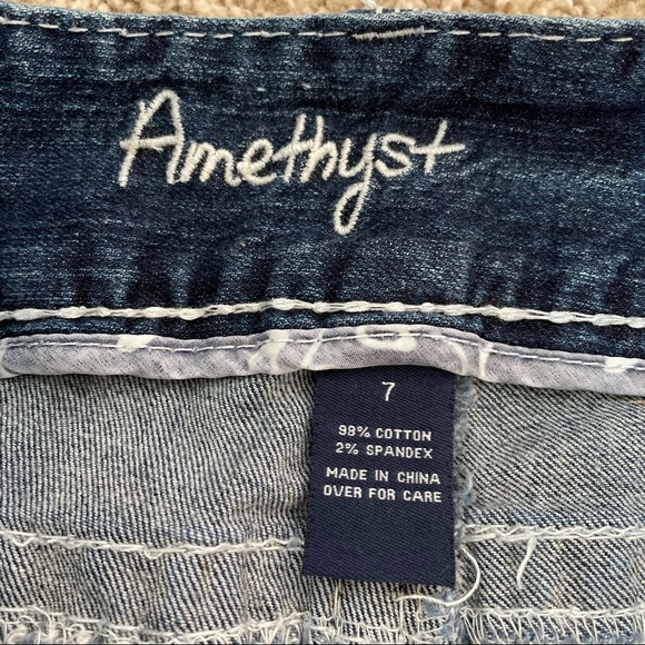 Amethyst Cropped jeans/Capris. Size 7 - Picture 3 of 3